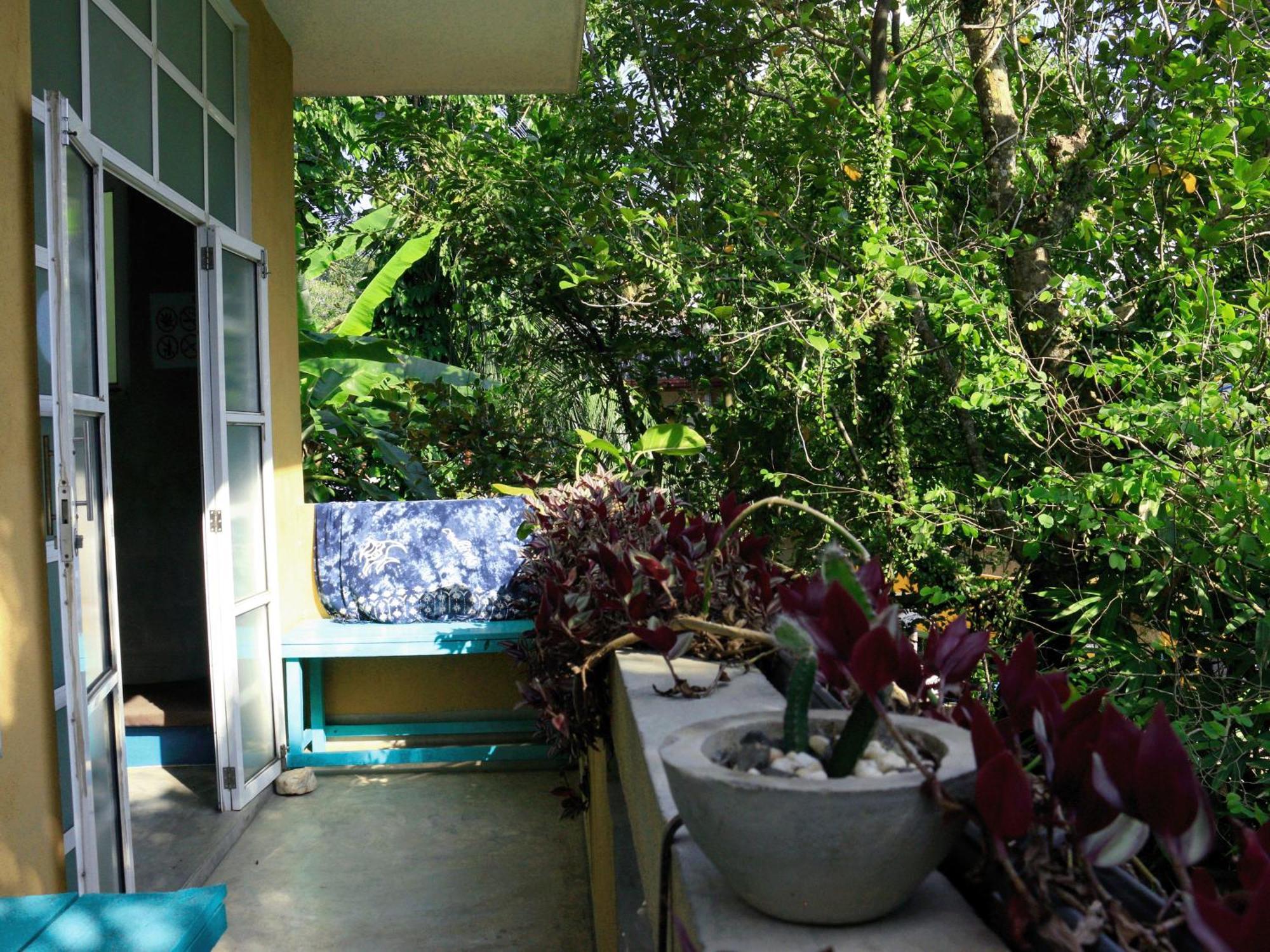 Cycling Backpacker Hostel & Cafe Unawatuna Ngoại thất bức ảnh